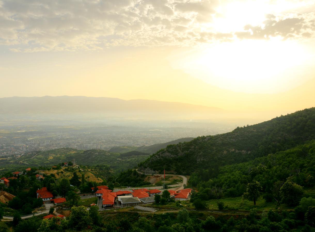 Macedonian Village Hotel & Resort سكوبجي المظهر الخارجي الصورة